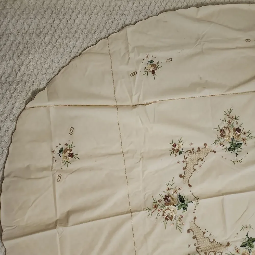 Unbranded embroidered oval